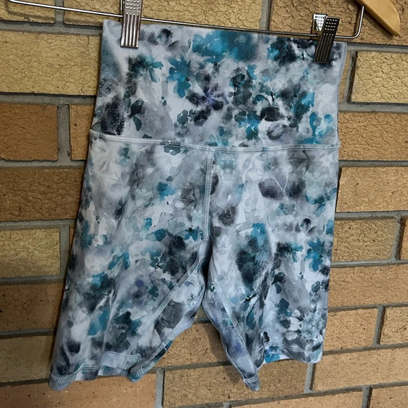 Lululemon Align High-Rise Biker Short 8” Kaleidofloral Multi Nulu Size 2 - Picture 4 of 7